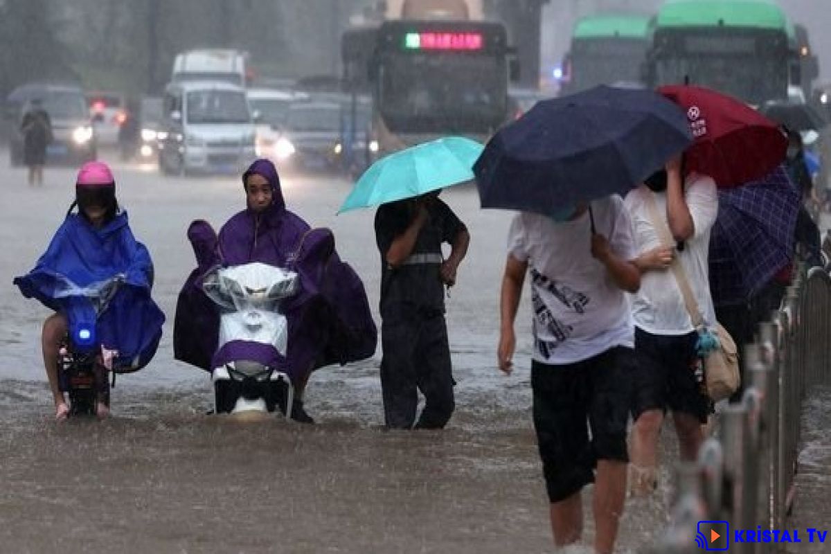 Güclü yağışlar insanların həyatına son qoydu