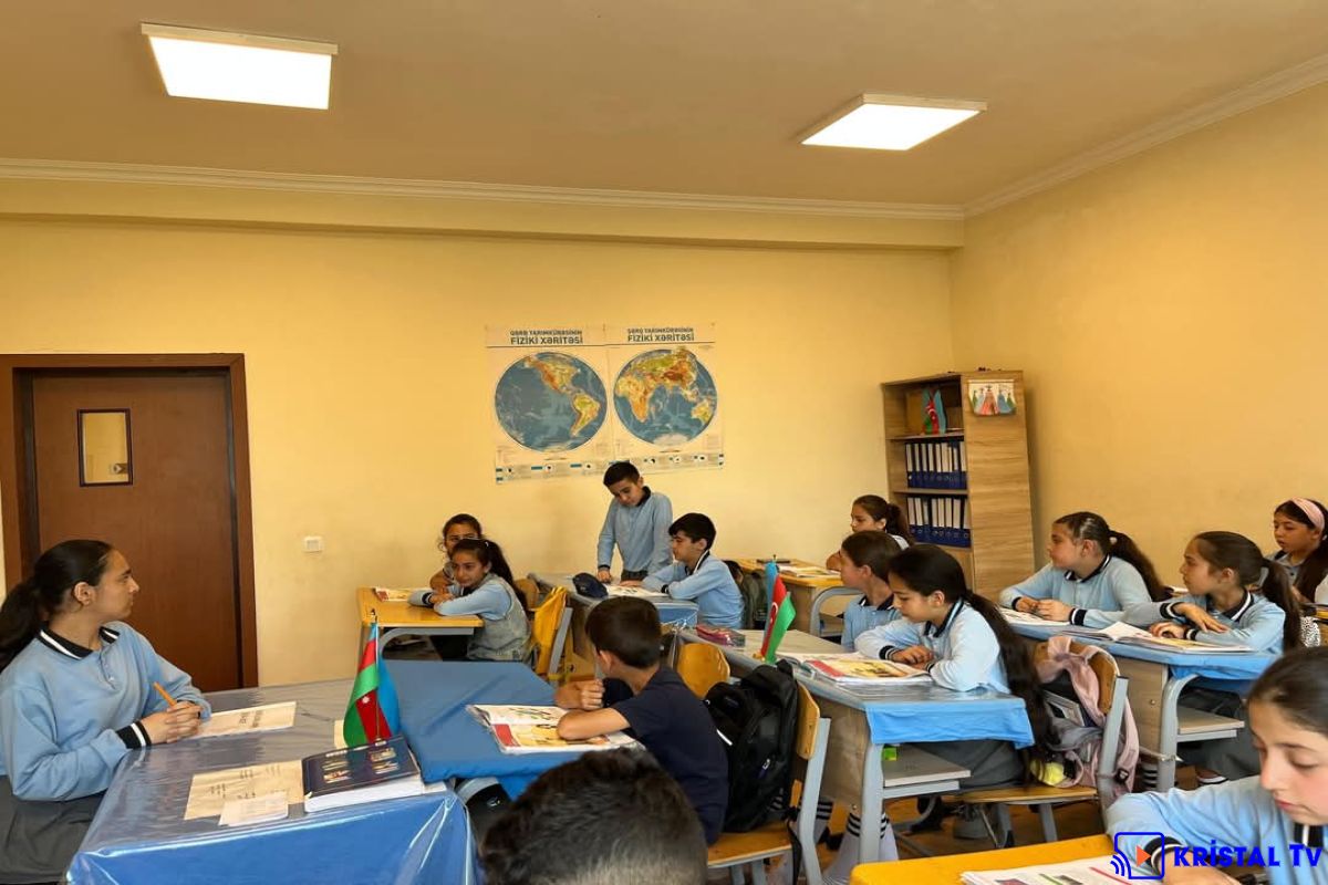 Qazax-Tovuz Regional Təhsil İdarəsinin tabeliyində fəaliyyət göstərən təhsil müəssisələrində idarəçilik bir günlük şagirdlərə tapşırılıb.