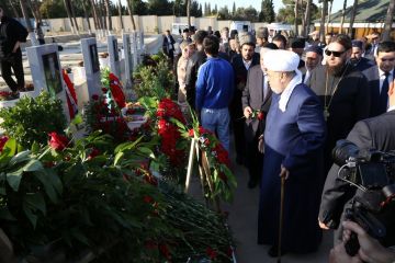 Azərbaycan dini konfessiyalarının rəhbərləri Zəfər parkı və II Şəhidlər xiyabanını ziyarət ediblər