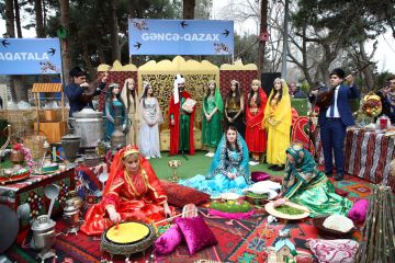 Məktəblilərin möhtəşəm Novruz festivalı